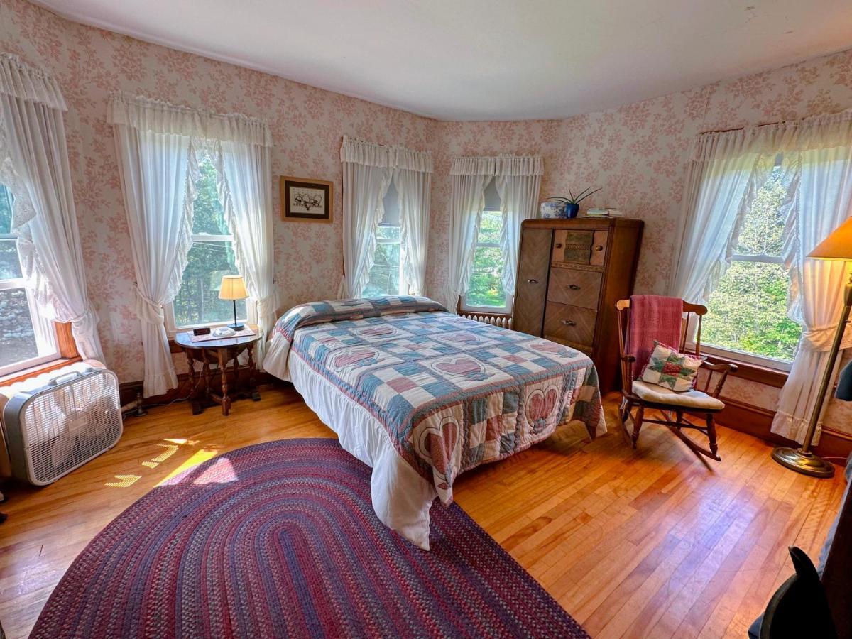 Private 2 Bedrooms And 1 Bathroom In Grand Victorian Home In The Heart Of The Whiite Mountains! Great Host 화이트필드 외부 사진